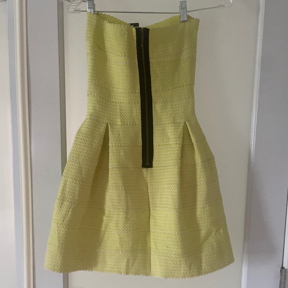 Akira Lime green scalloped Bandage dress NWT - Picture 3 of 3